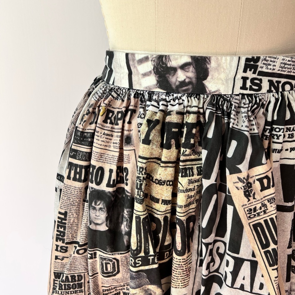 Harry‎ Potter Daily Prophet Newspaper Skirt Black White Midi Pockets - Picture 3 of 6